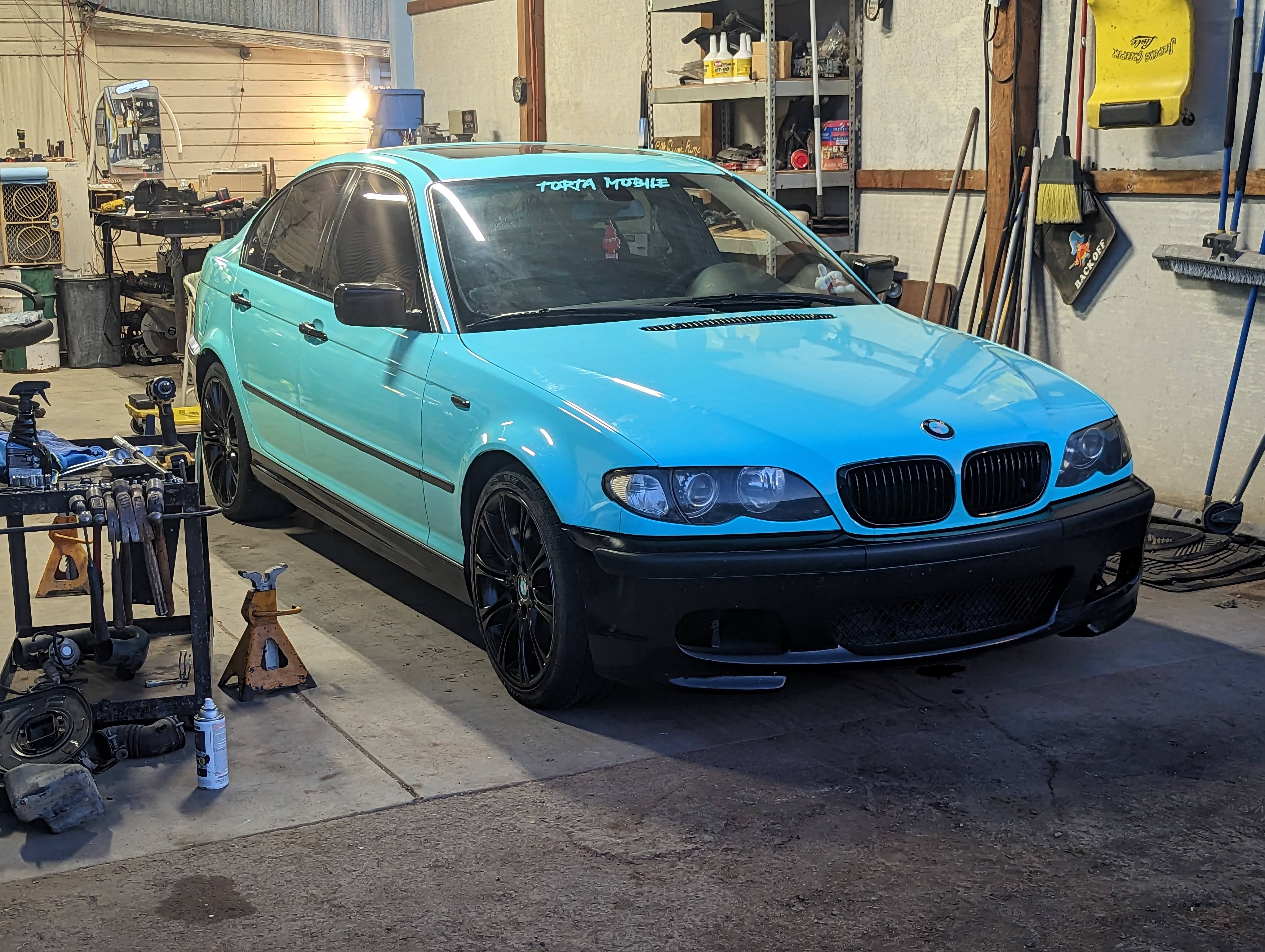 Carlos Rincon's 2005 E46 BMW 330i ZHP